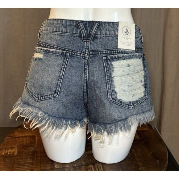 Volcom Yae Juniors Size 7 Blue Denim distressed Cut-off Shorts NWT - Picture 2 of 16